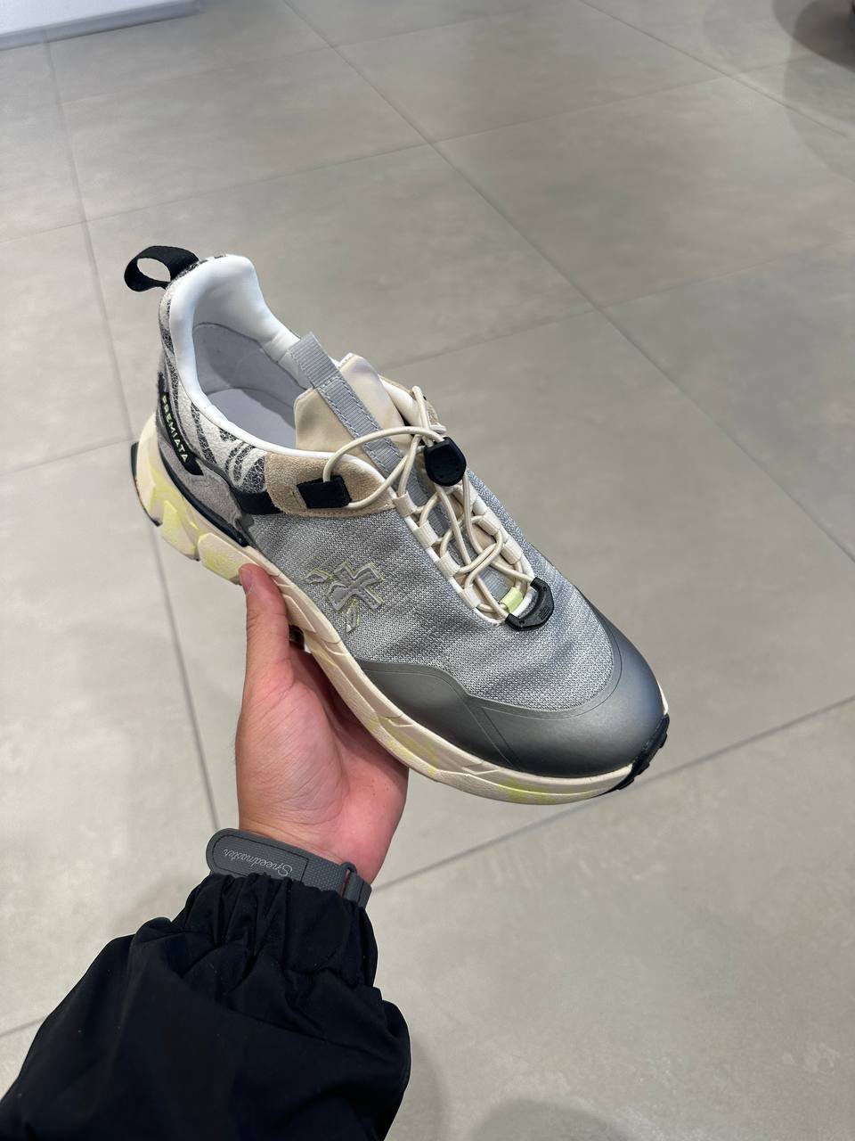 Mase Sneakers
