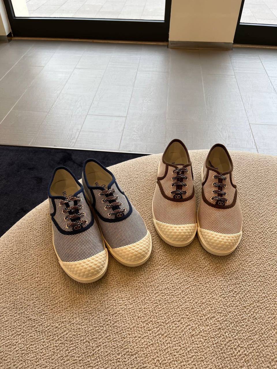 Garavani VLogo Signature Canvas Sneakers