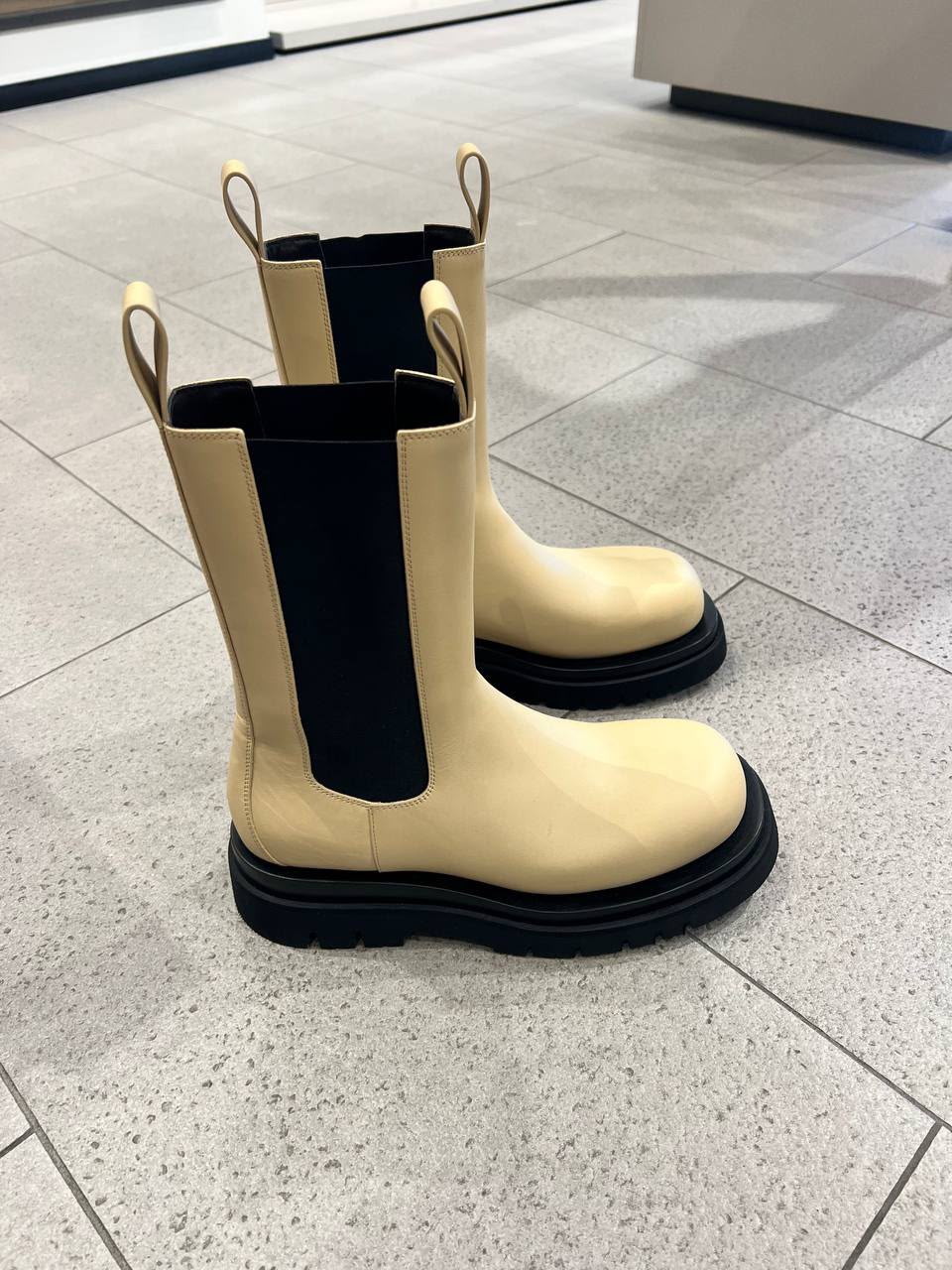Tire Chelsea Boots