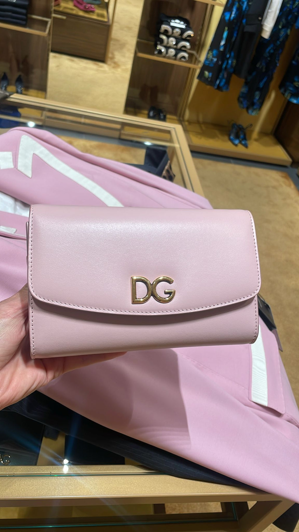 DG Logo Continental Wallet