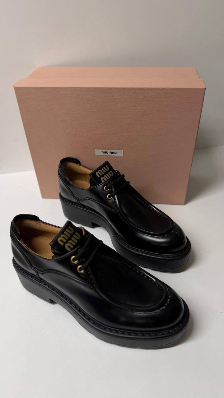 Brushed leather lace-up shoes