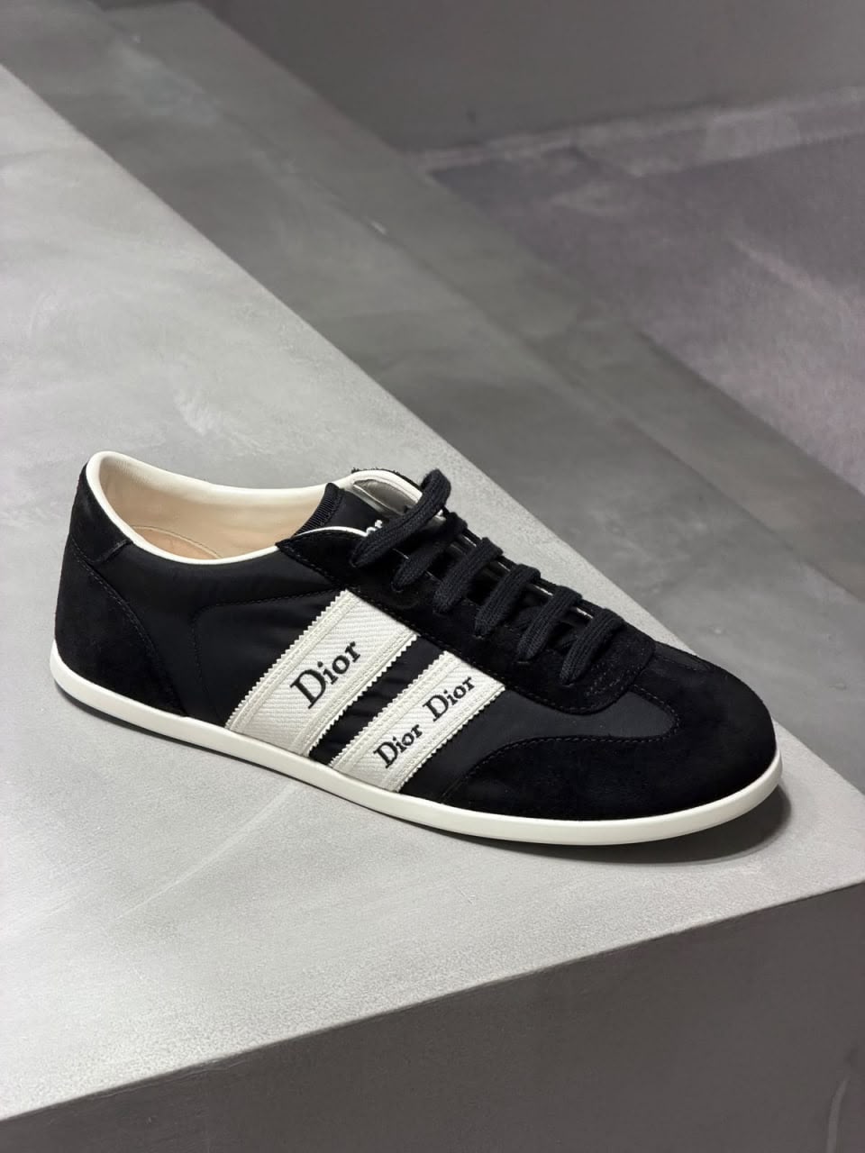 Vibe Sneaker