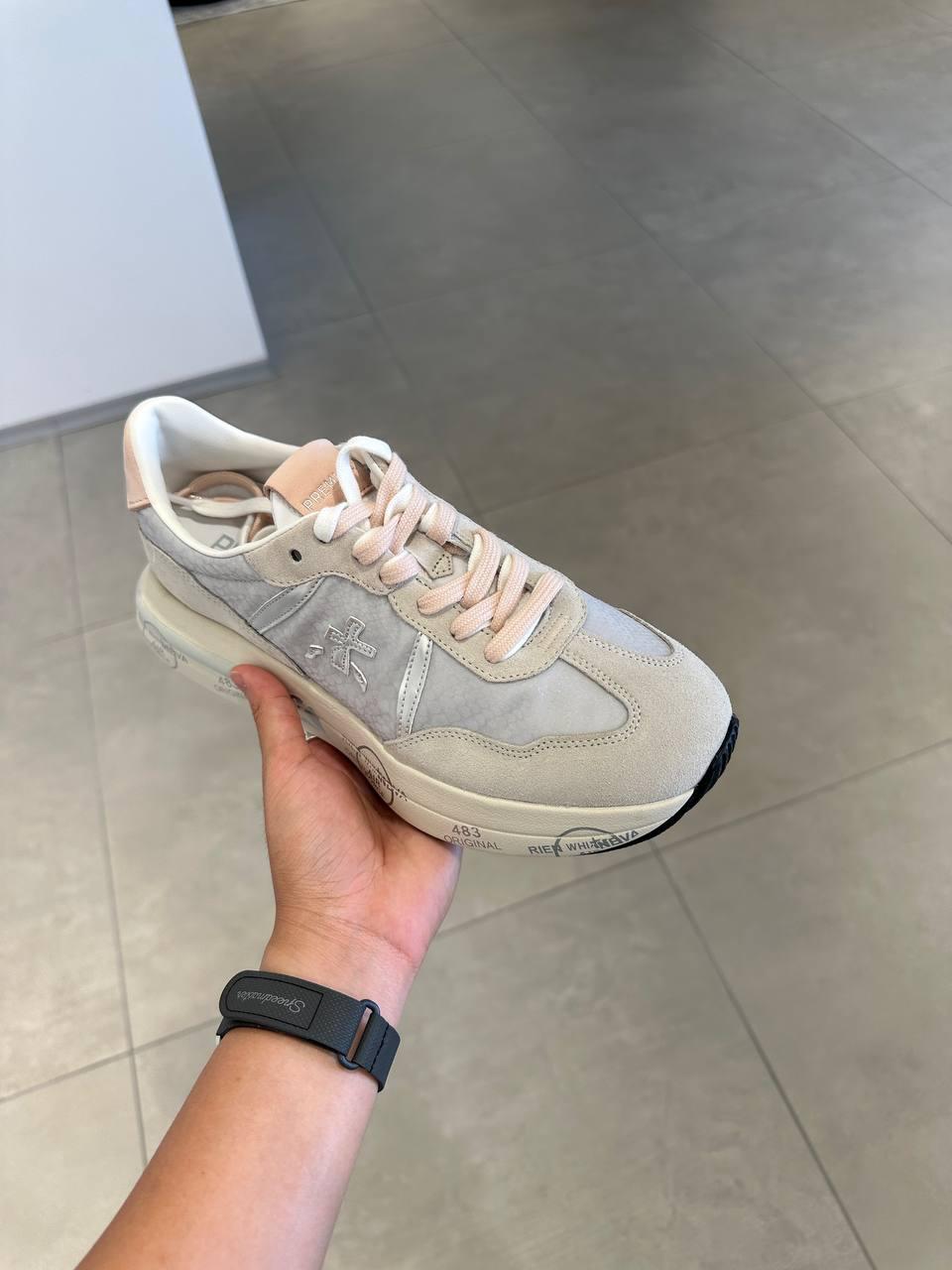 Mase Sneakers