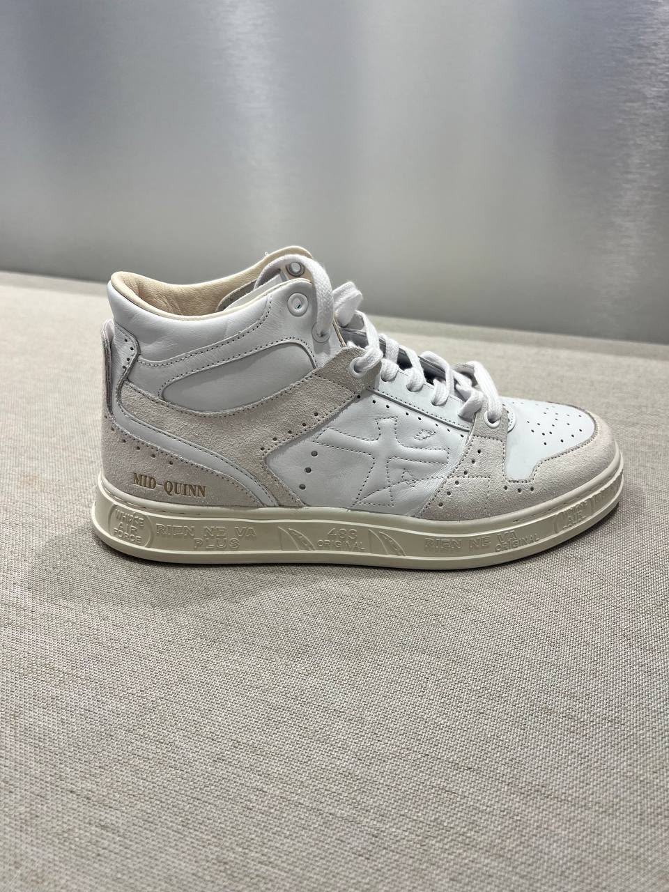 Mid-Quinn Sneakers