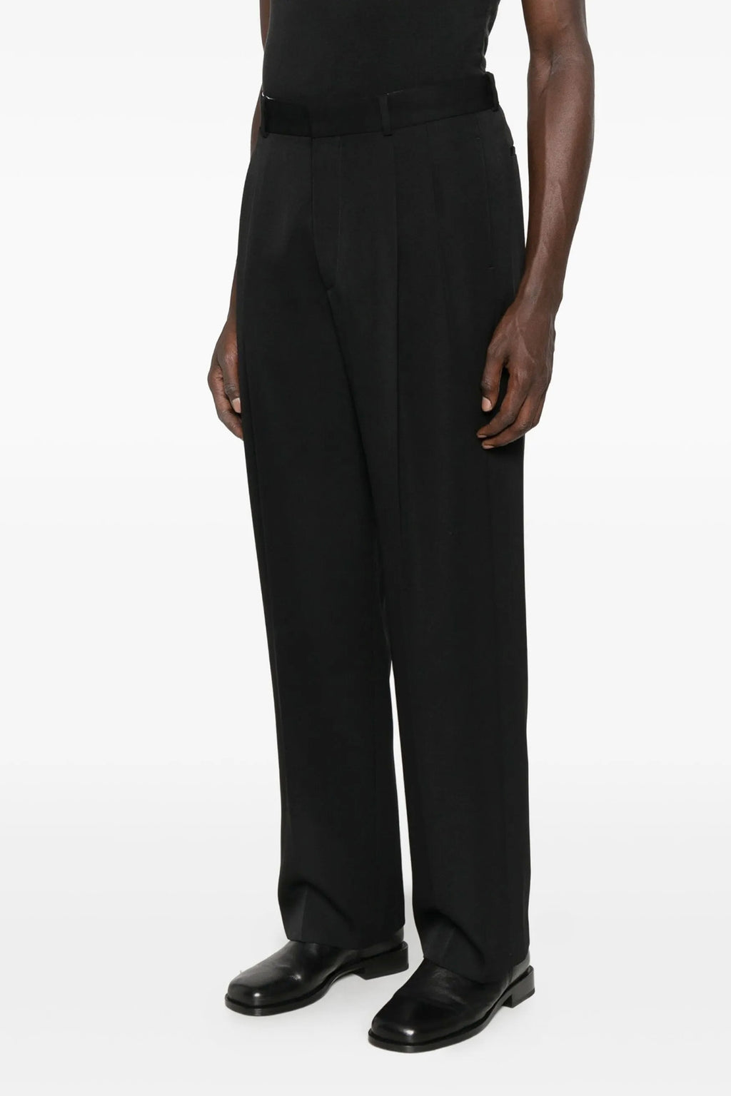 the row 'Zev' pants