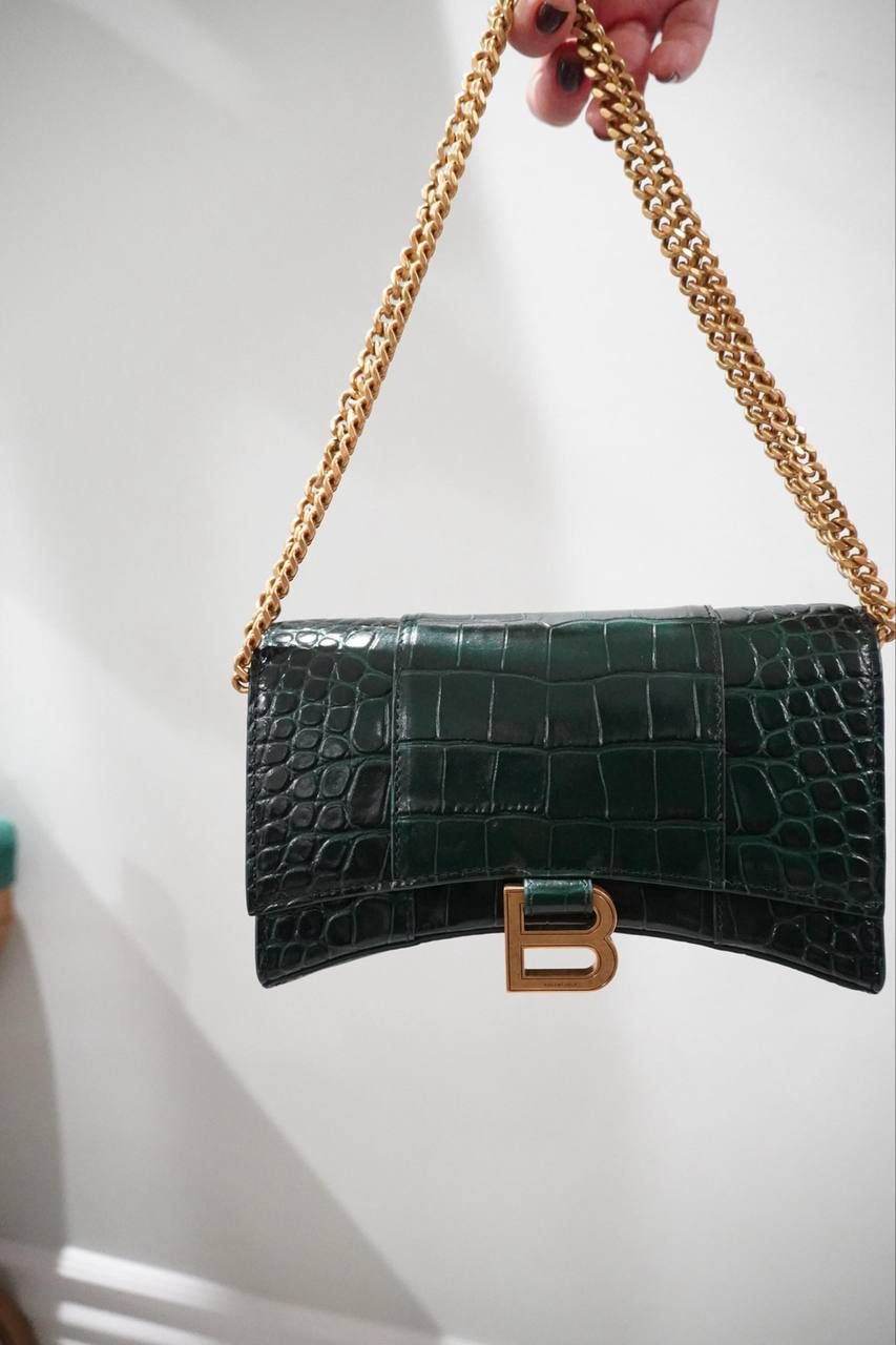 Hourglass Chain Bag