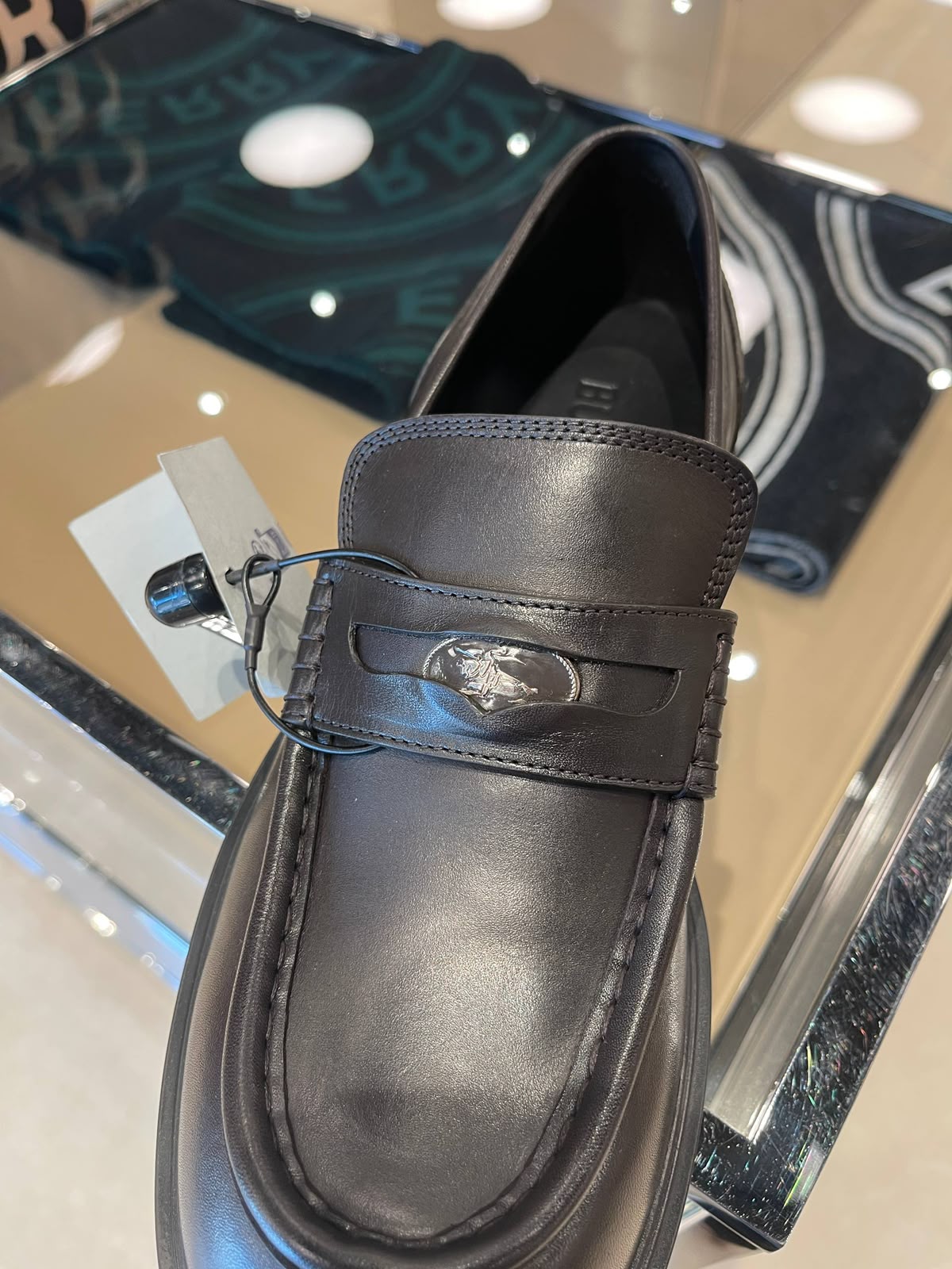 Equestrian Knight Design Leather Penny Loafers