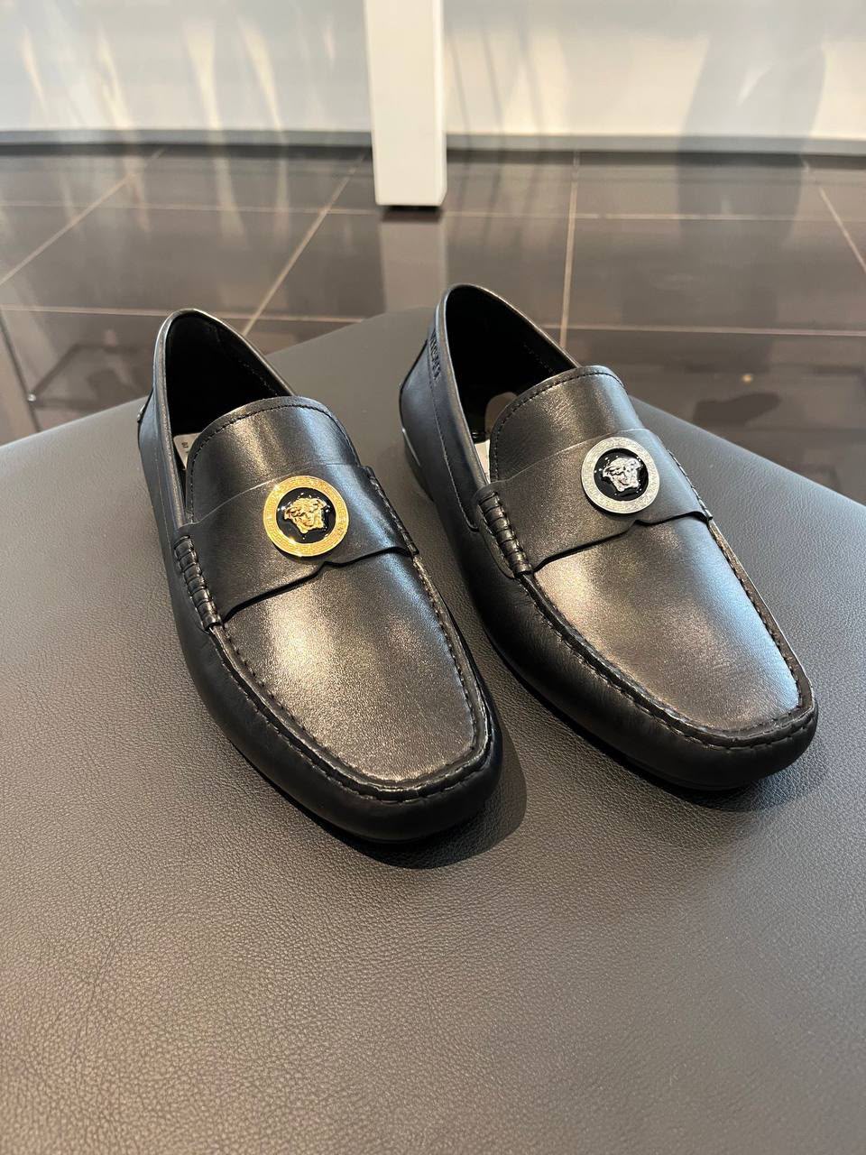 La Medusa Leather Loafers