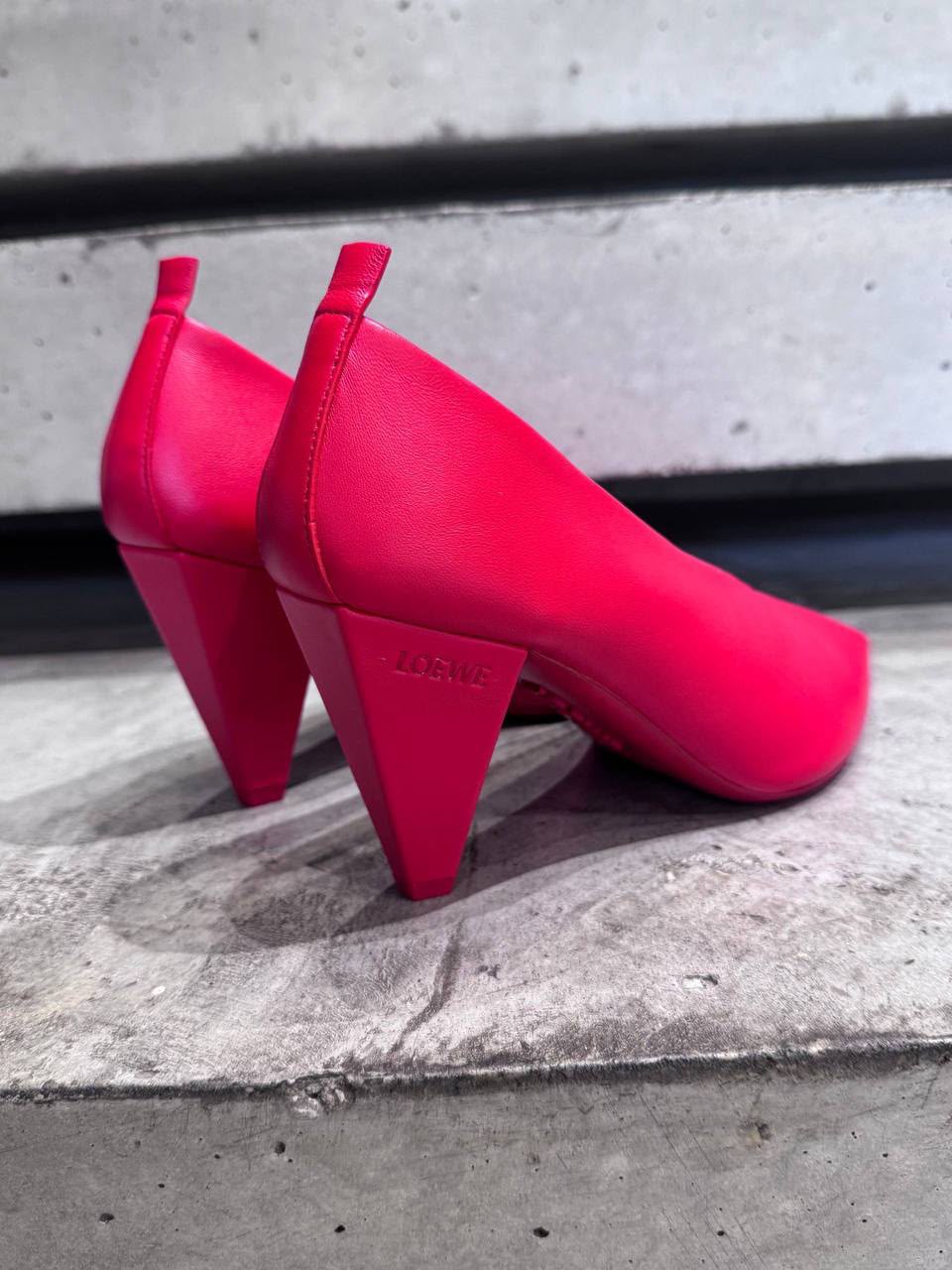 V-neck pumps in nappa lambskin