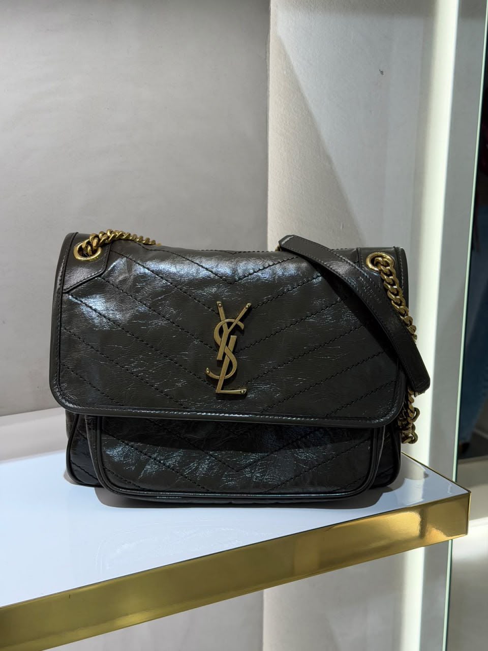 Niki Medium Chain Bag in Crinkled Vintage Leather