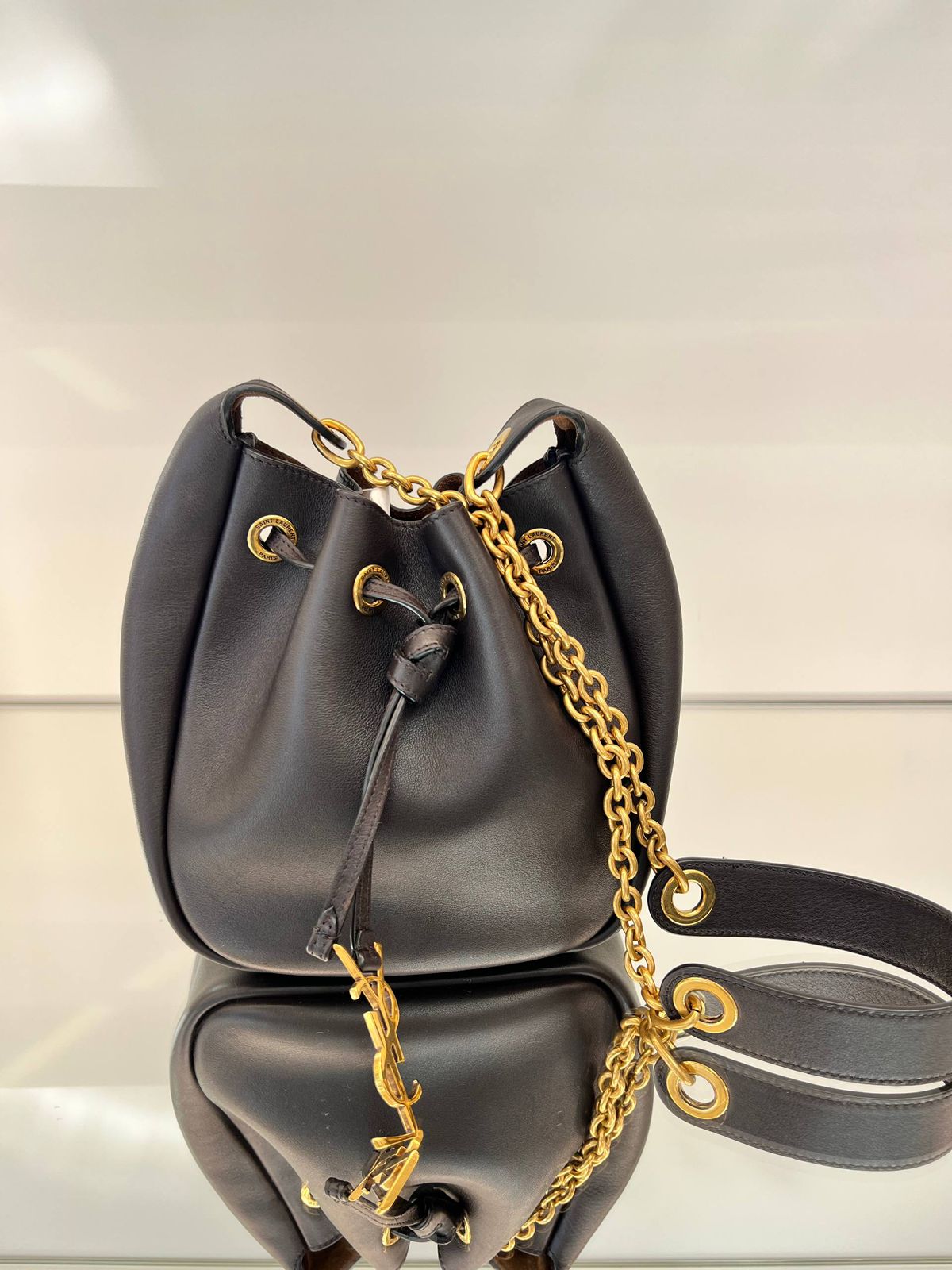 Le 5 à 7 Bucket Bag in Smooth Leather