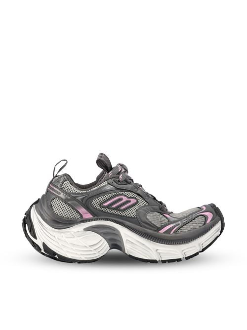 Sneakers realizzate in rete