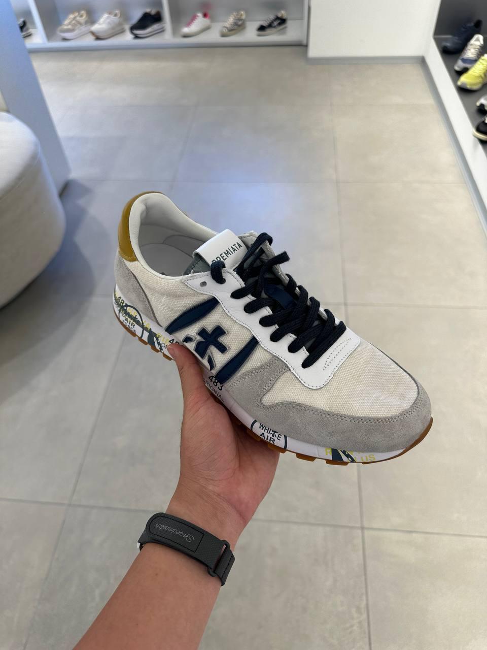 Mase Sneakers