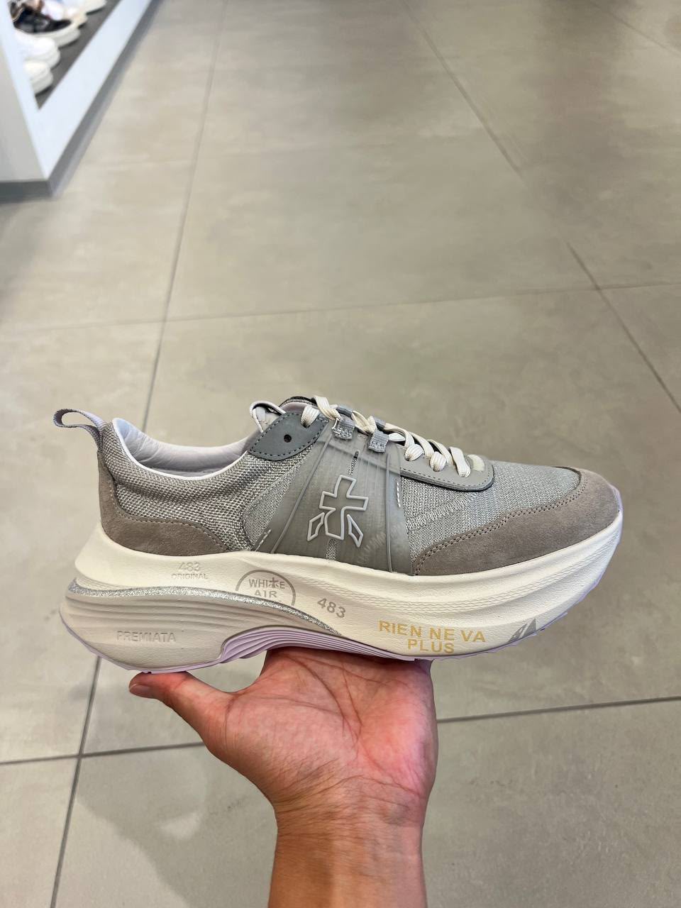 Beth Sneakers