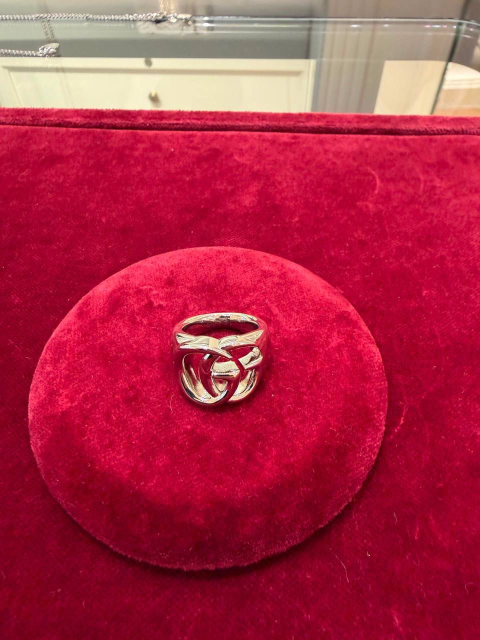 Interlocking G ring