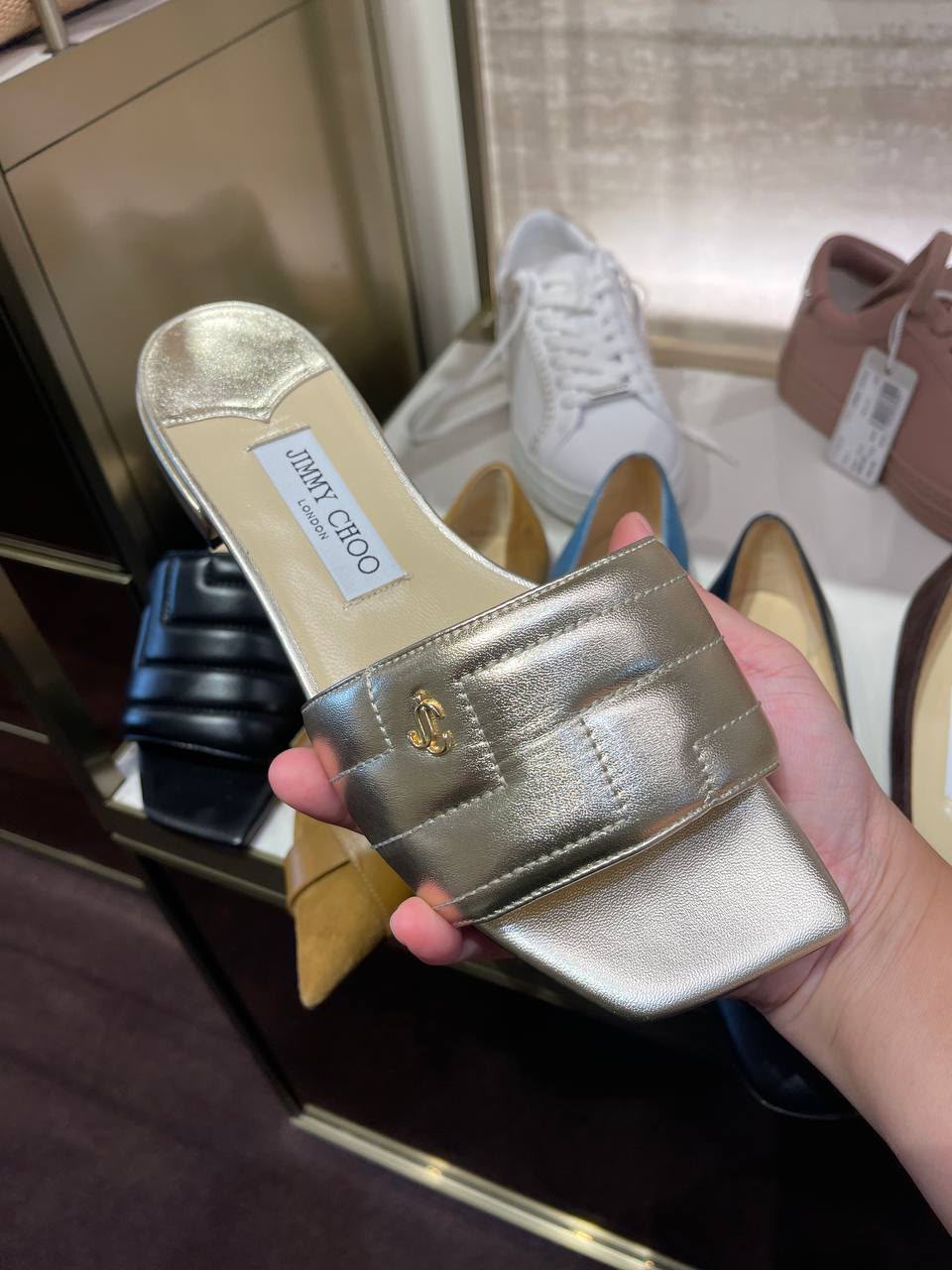 Aurelie Flat