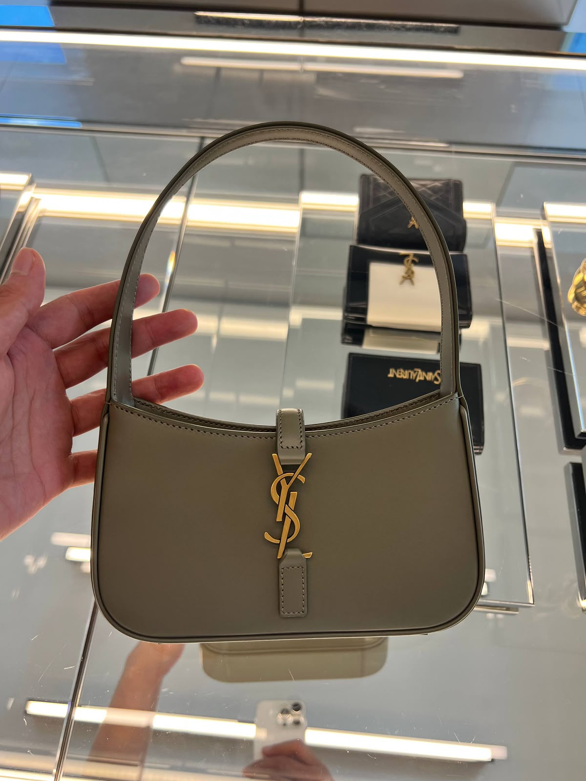 Le 5 à 7 Hobo Bag in Smooth Leather