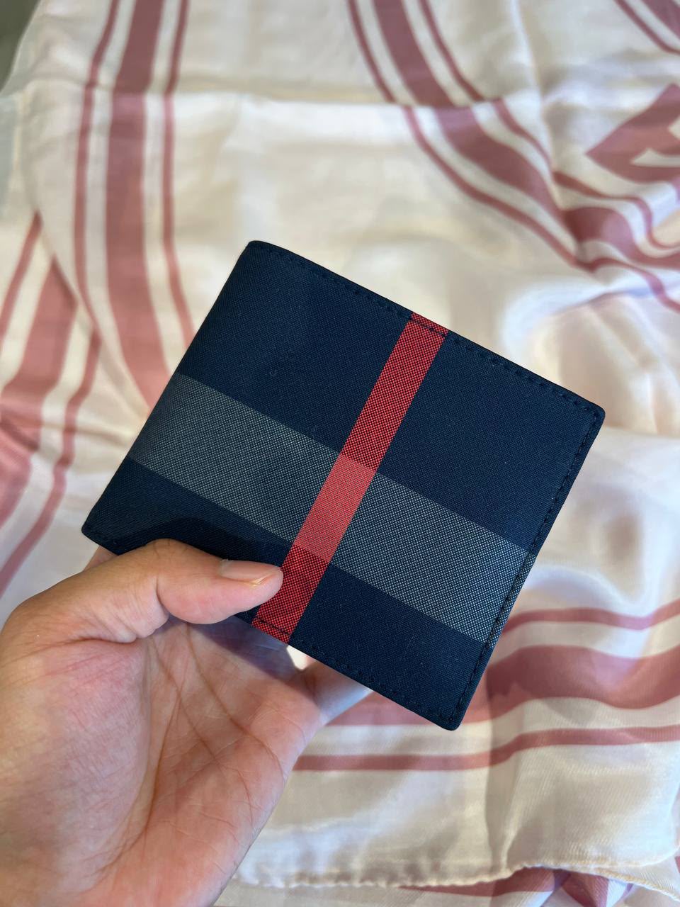 Check E-canvas Bifold Wallet