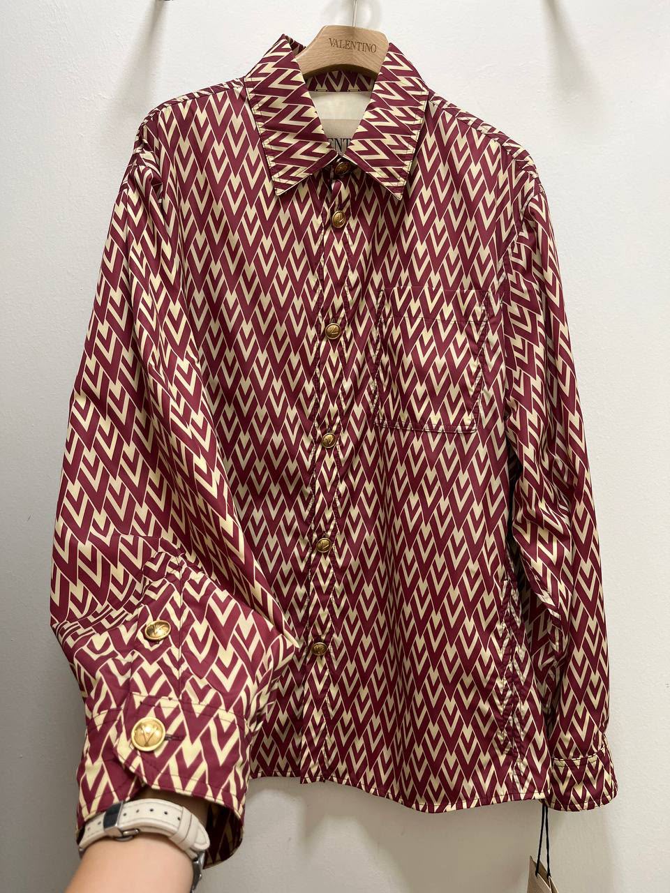 V-Logo Geometric Print Shirt