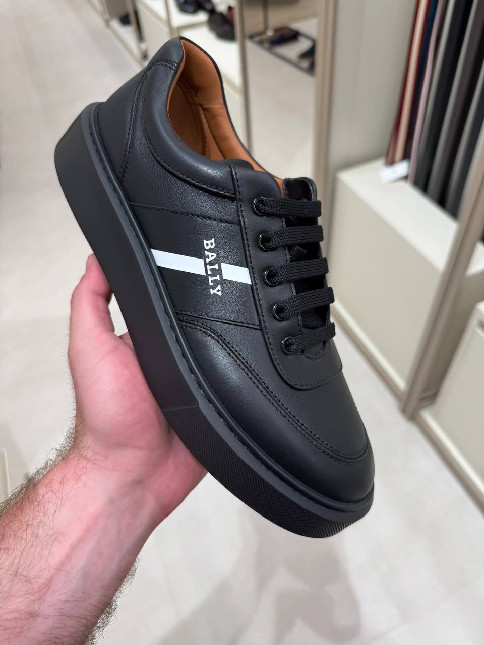 Kuba Leather Sneakers