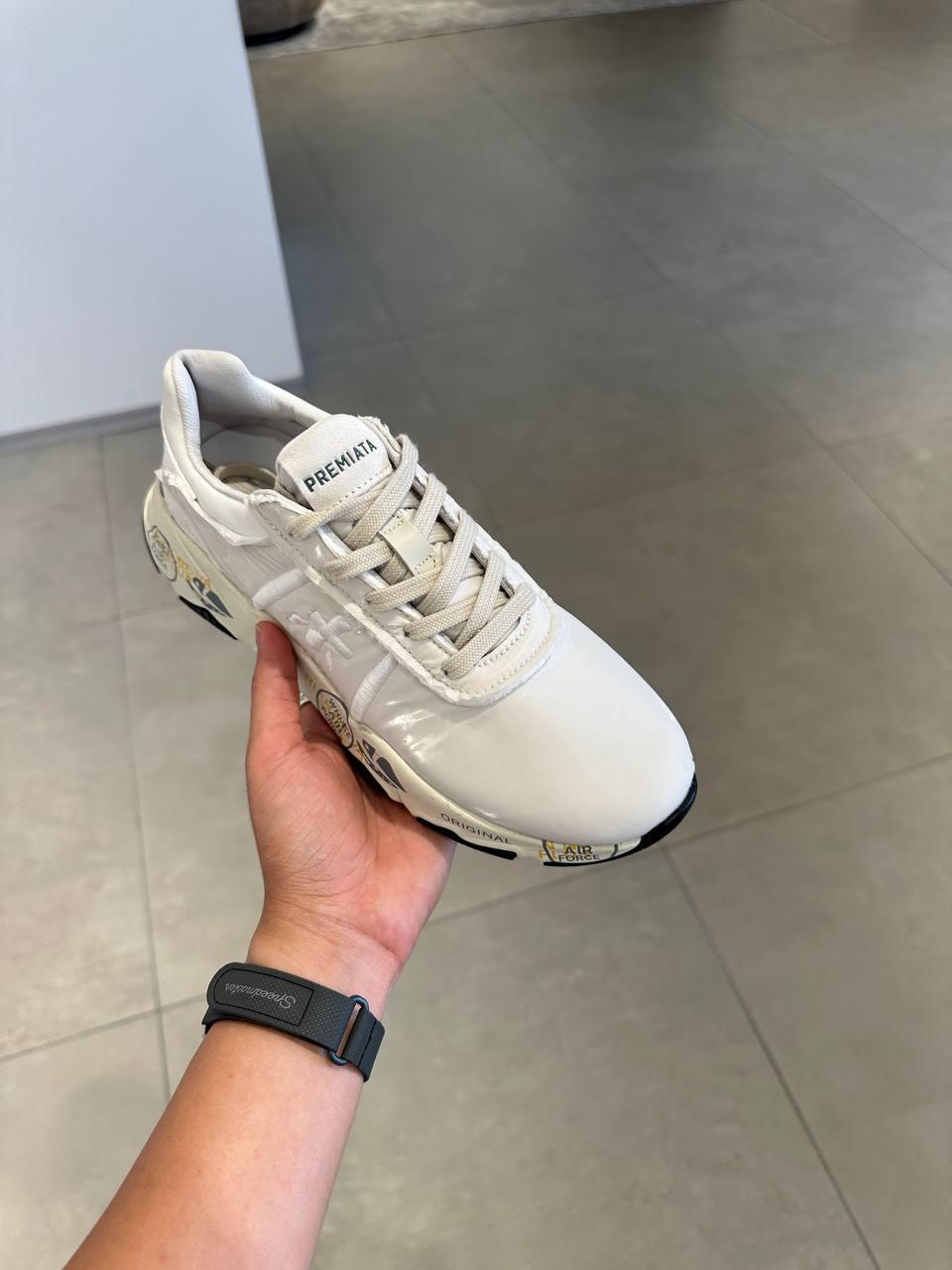 Mase Sneakers