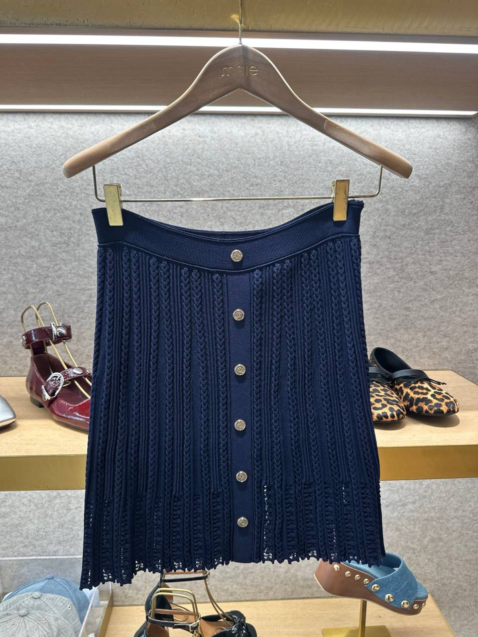 Short knit skirt with buttons