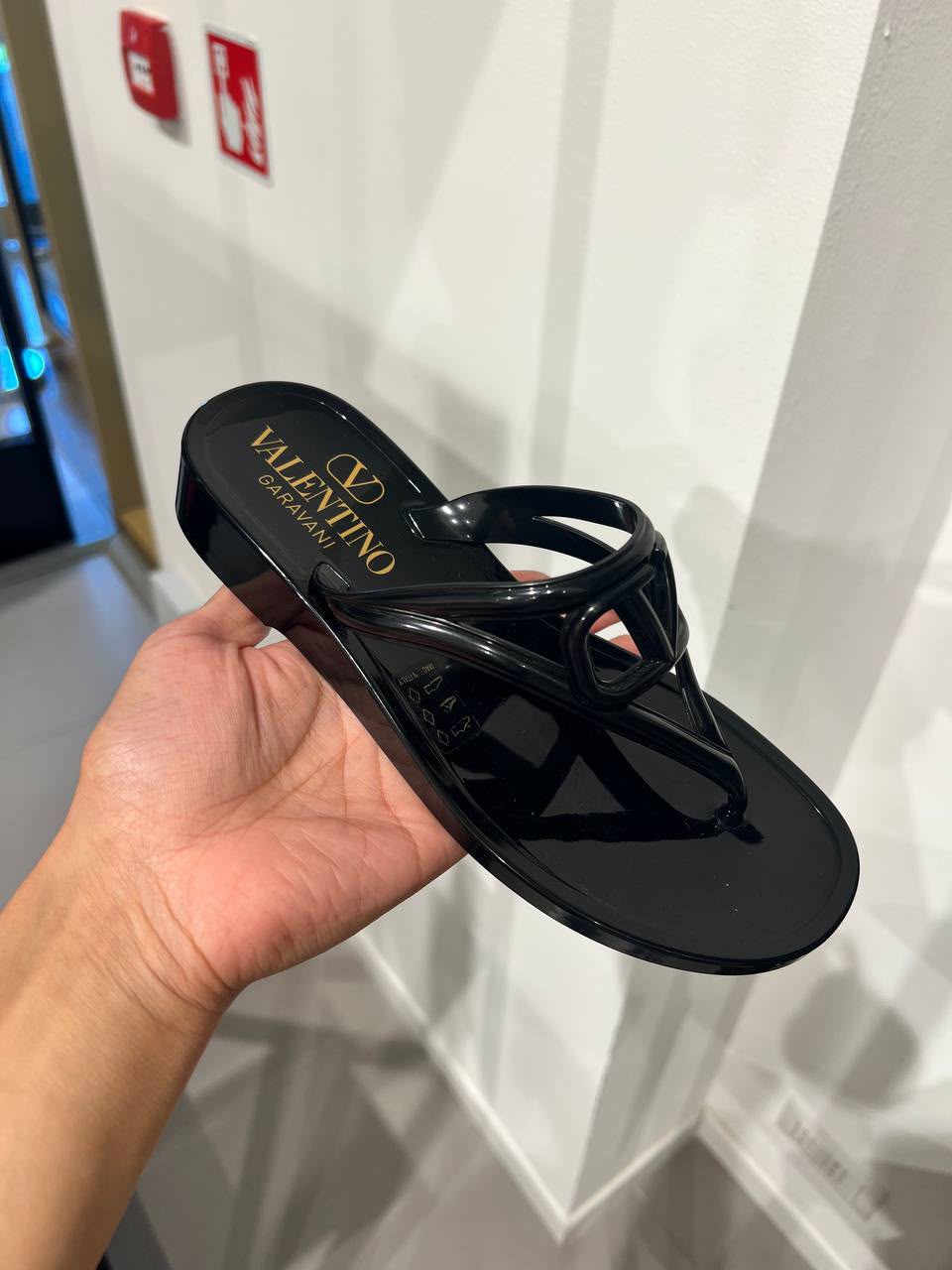 VLogo Signature Rubber Thong Sandal