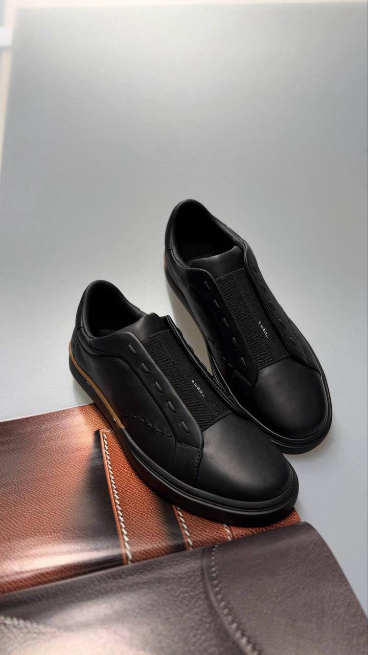 Flow Low-Top Sneakers
