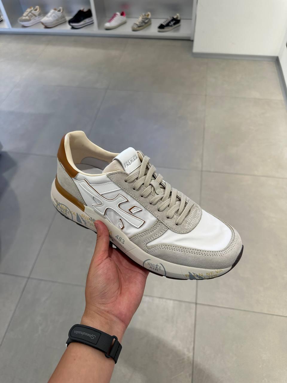 Mase Sneakers