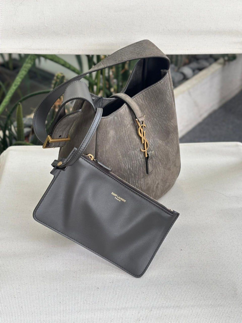 Le 5 à 7 Supple Hobo Bag
