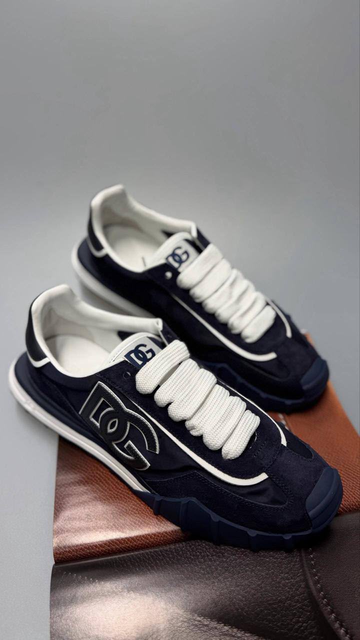 DG Logo Low-Top Sneakers