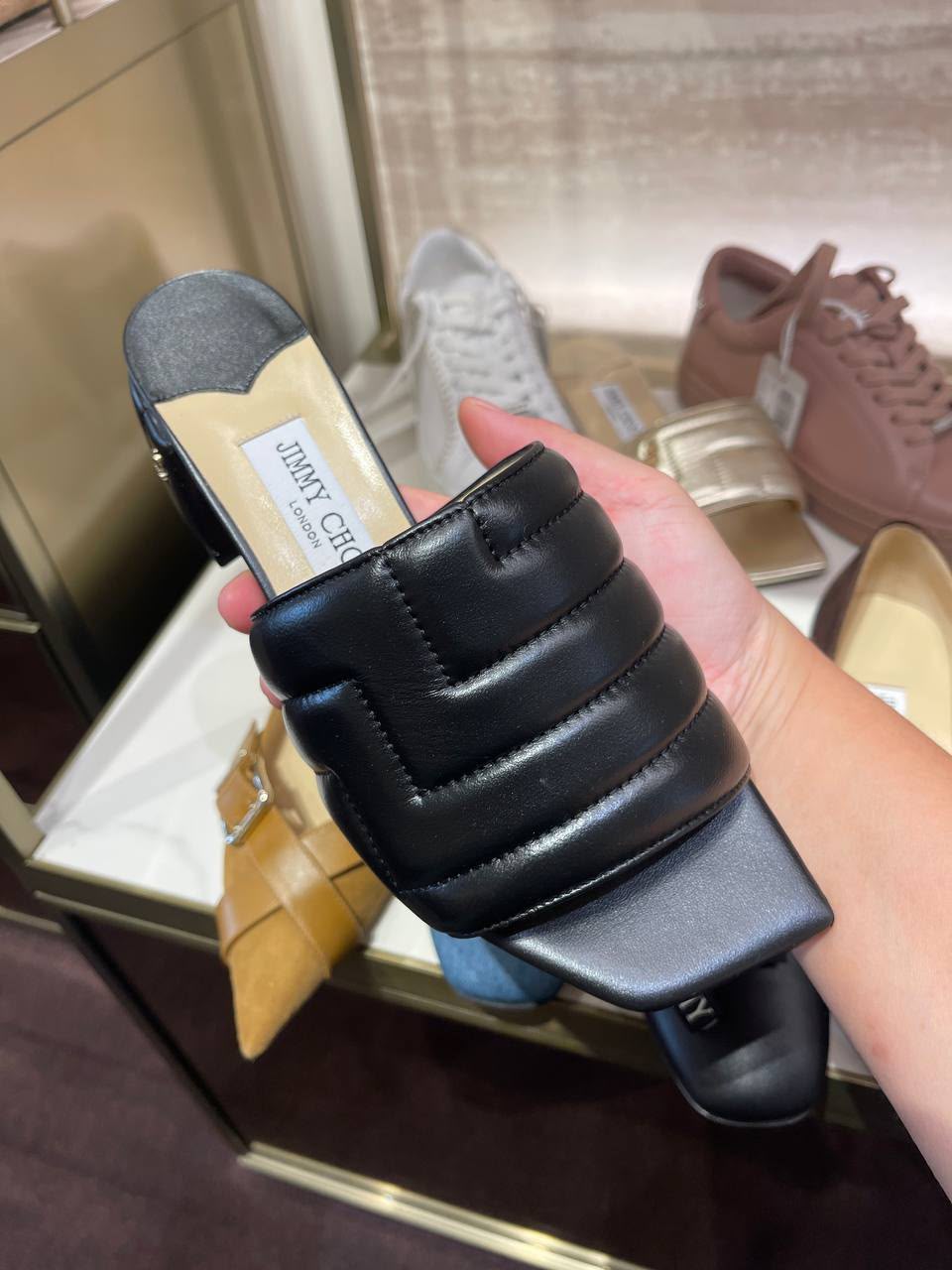 Aurelie Flat