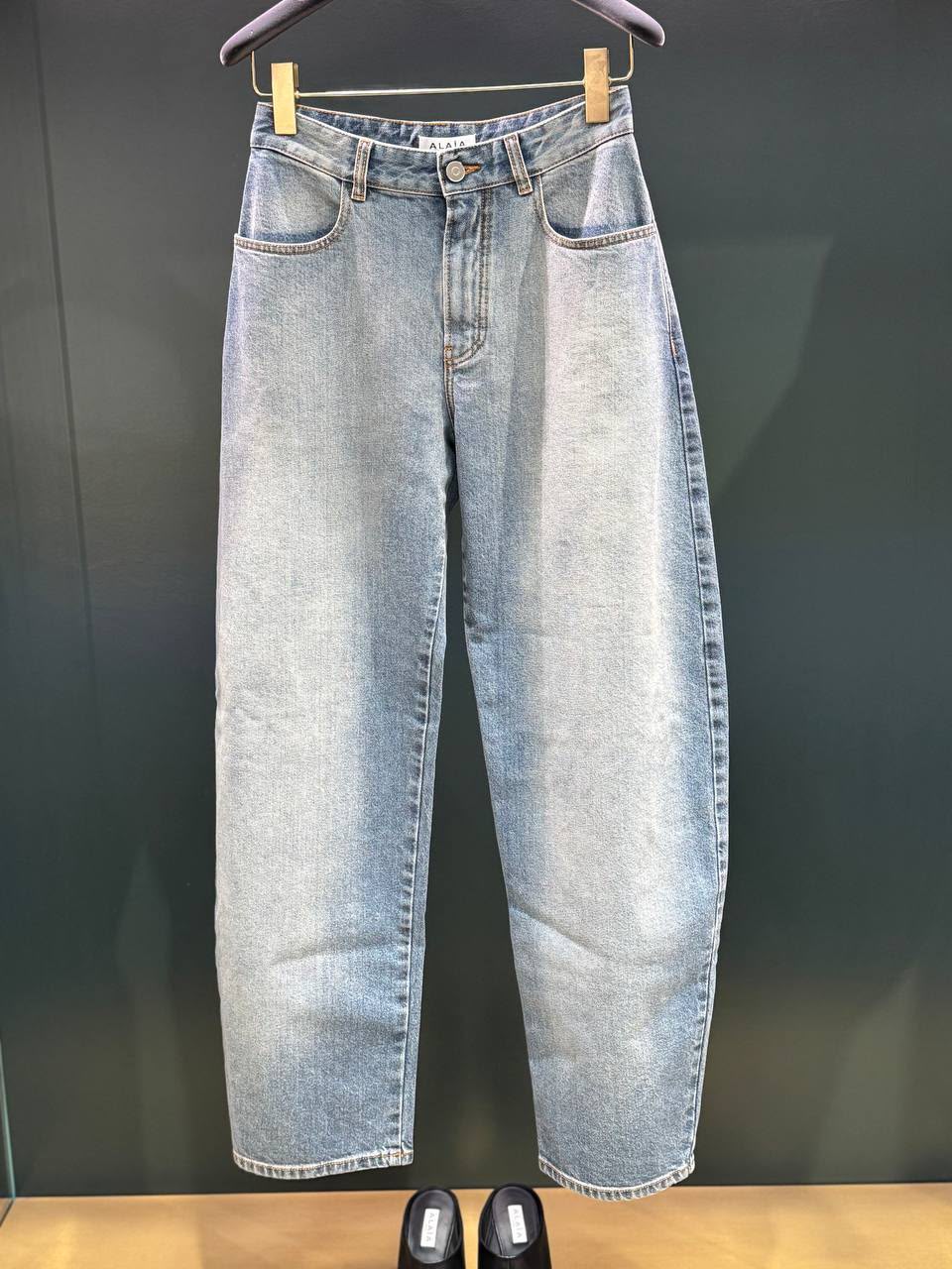 Barrel-leg jeans