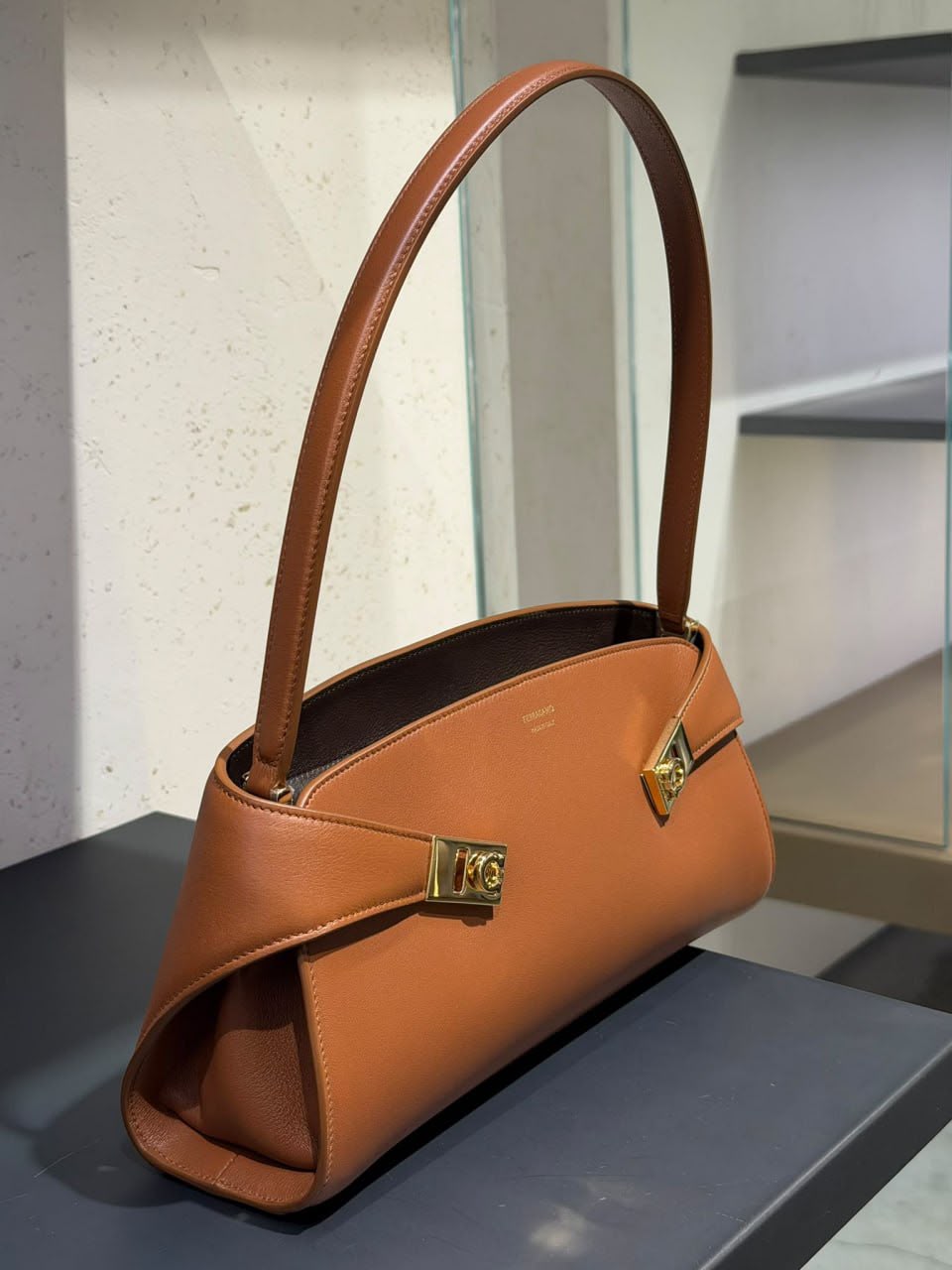 Hug Shoulder Bag