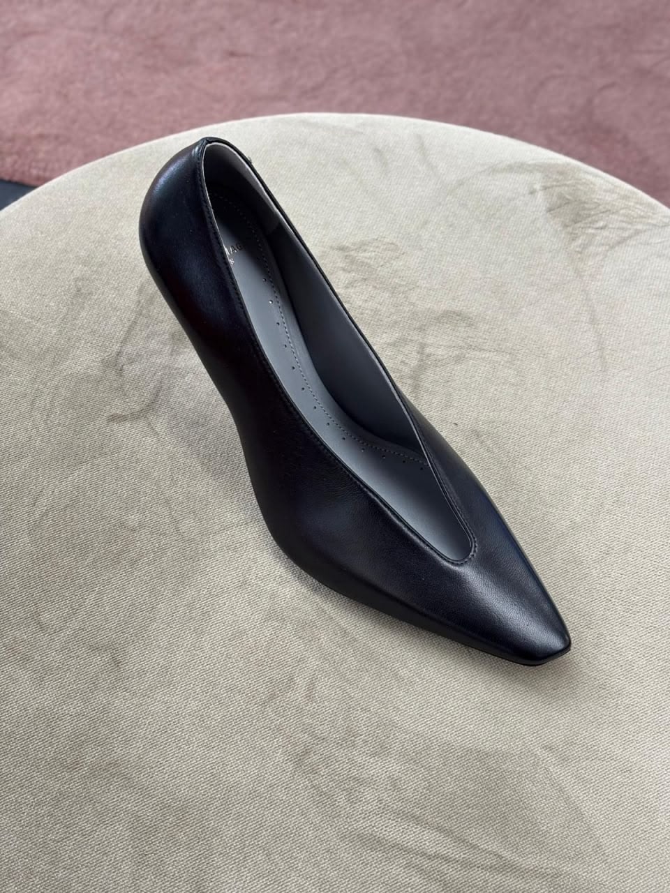 V-Cut Pointed Toe Pump