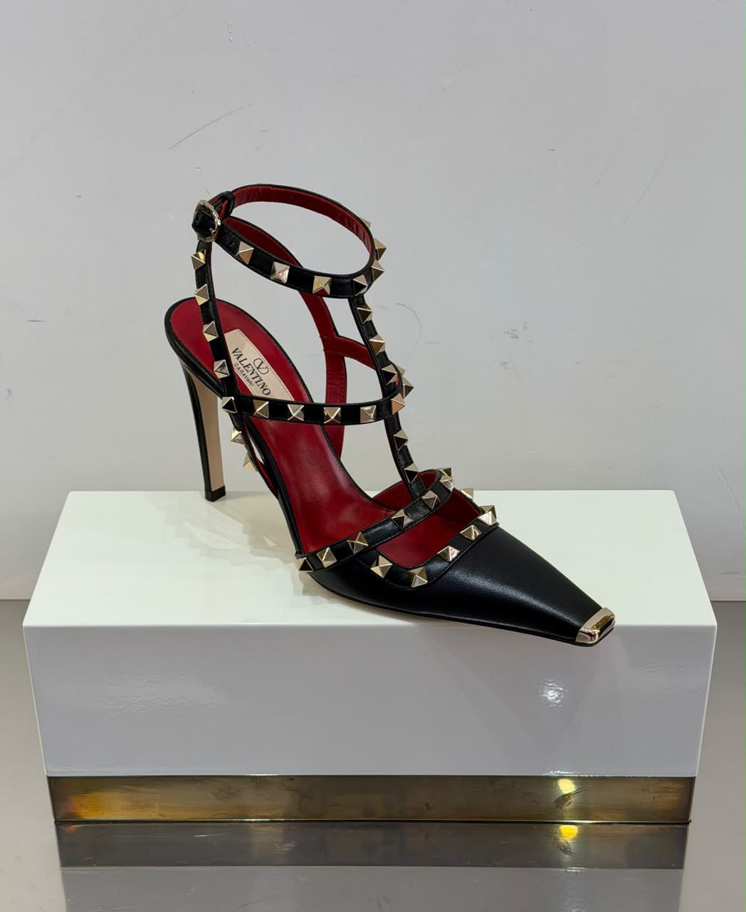 Rockstud Caged Pump