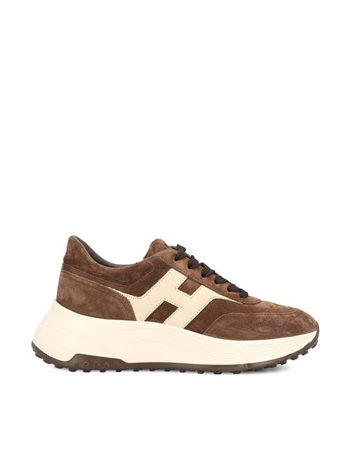 Sneakers realizzate in pelle