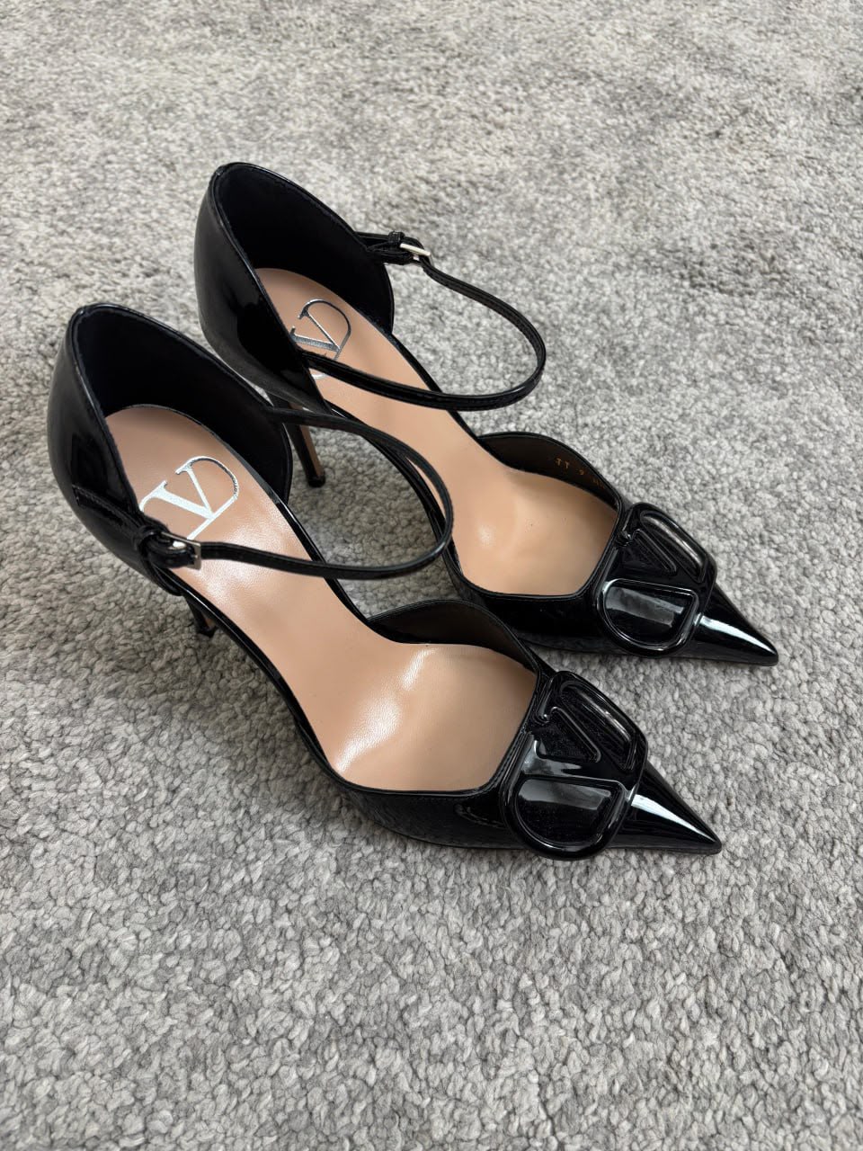Garavani VLogo Signature Patent Leather Slingback Pump