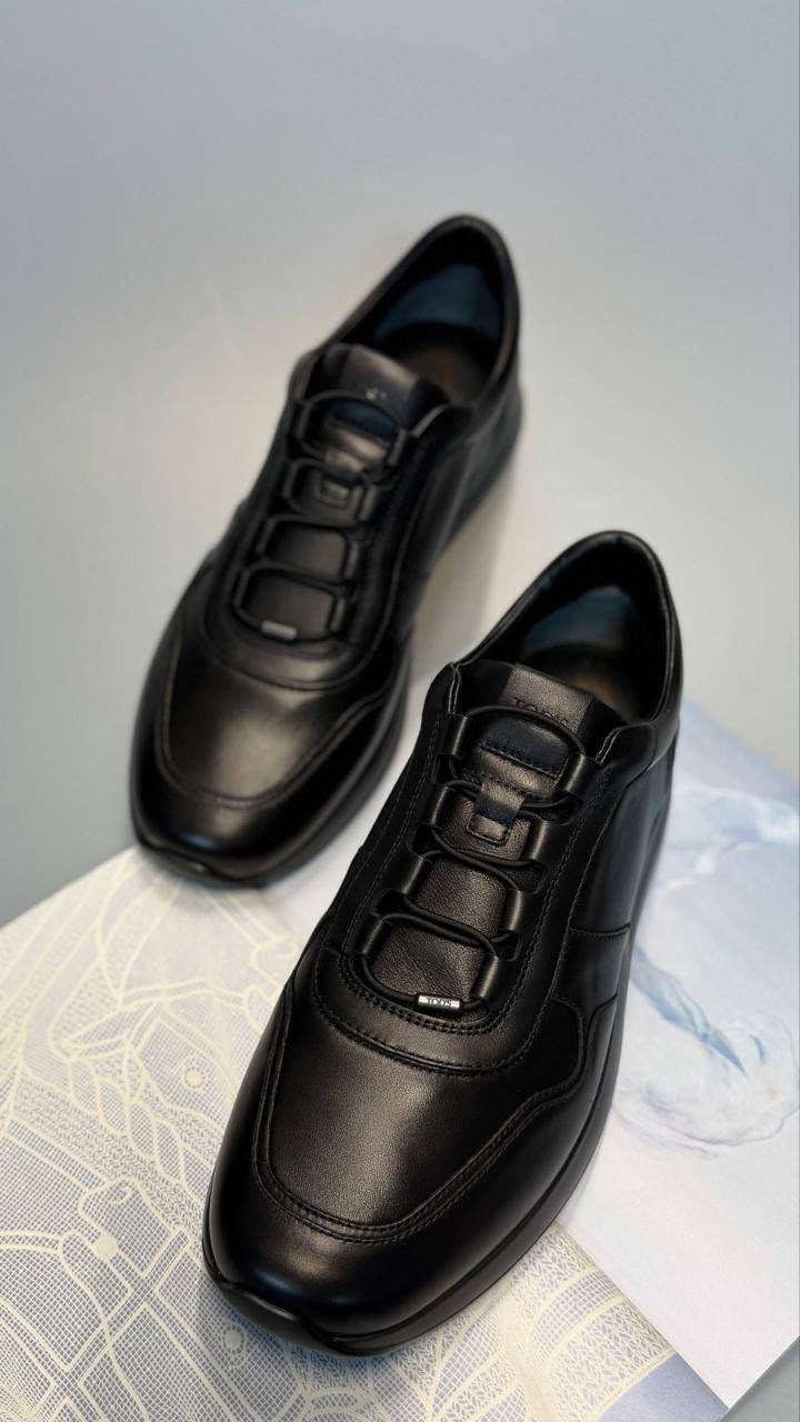 T-Lion Leather Sneakers