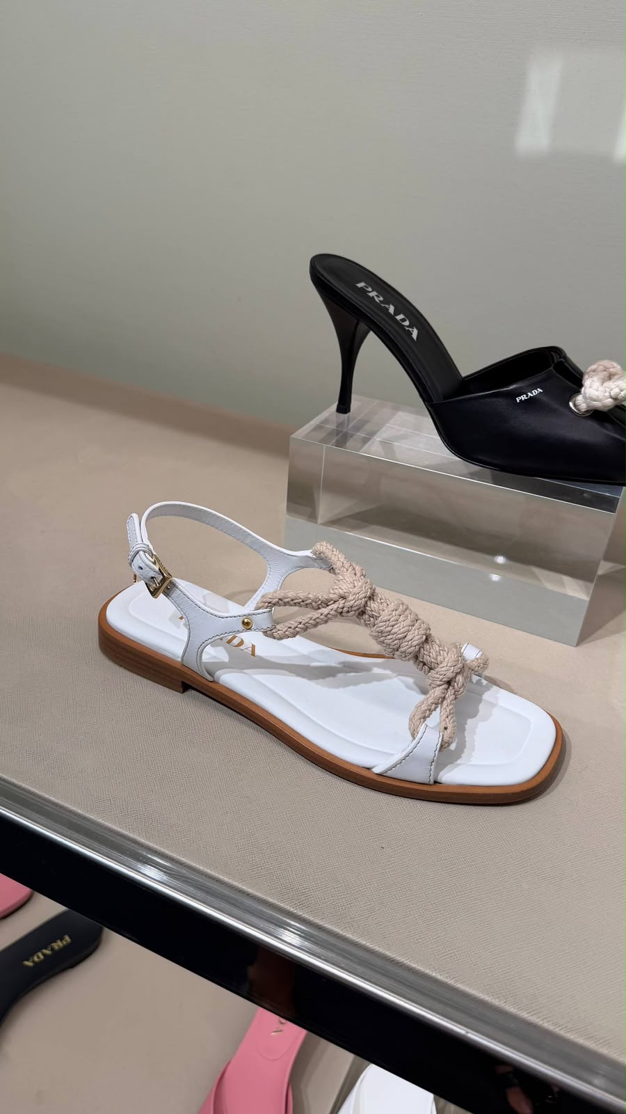 Leather sandals with rope detail
