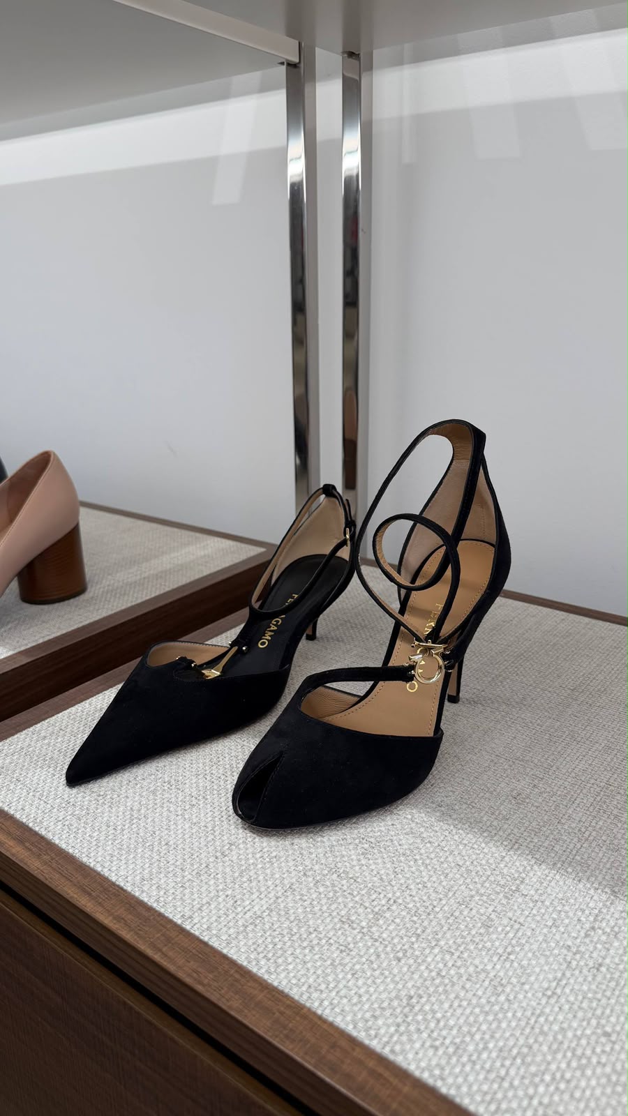 Gancini Suede Pumps