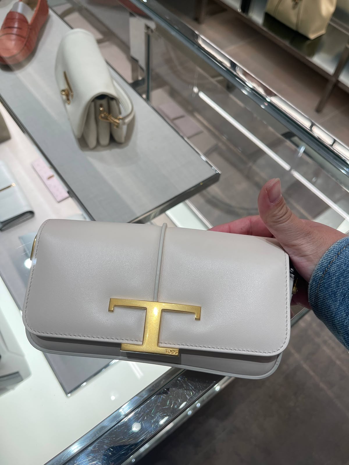 T Timeless Leather Shoulder Bag