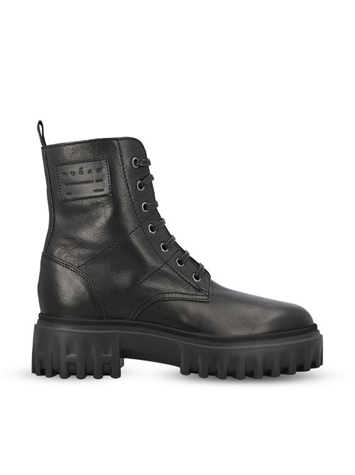 Stivale realizzato in pelle