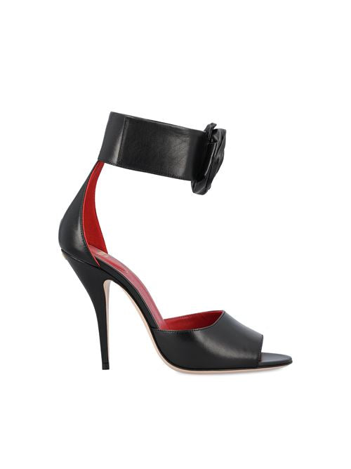 Sandalo realizzato in pelle