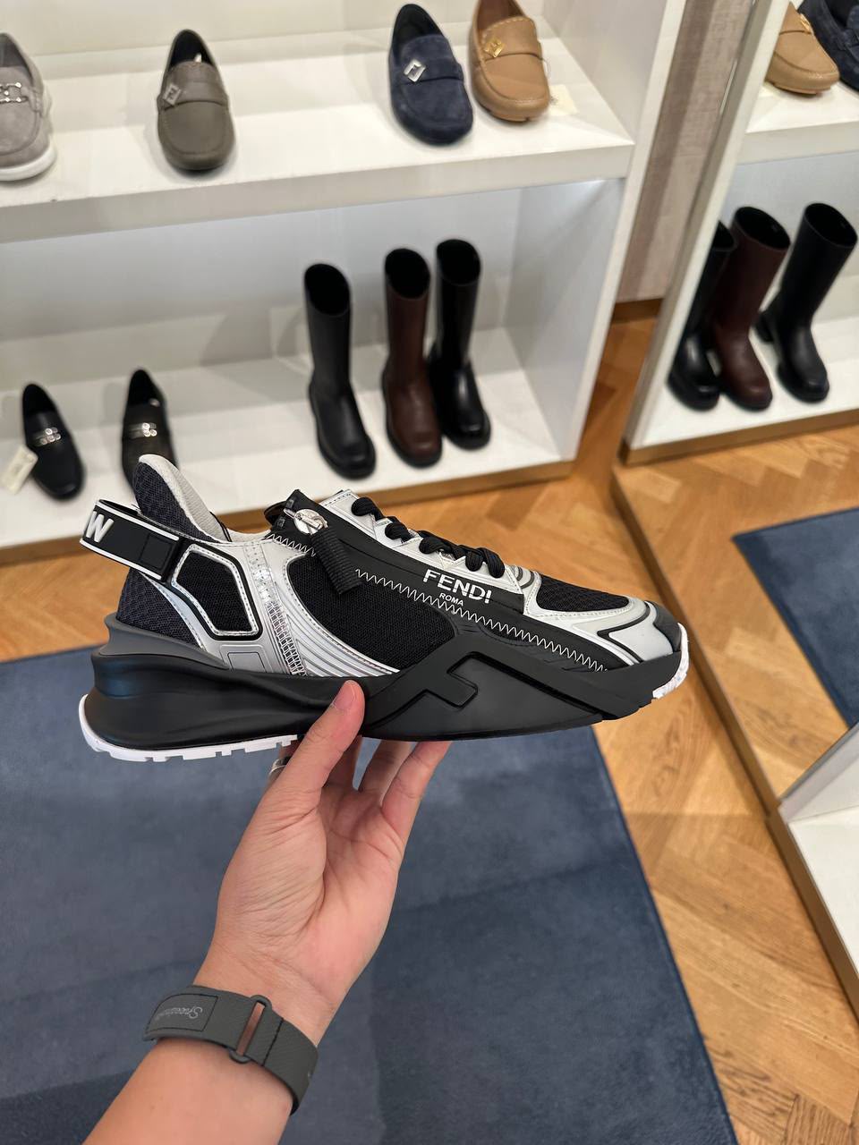 Flow Sneakers