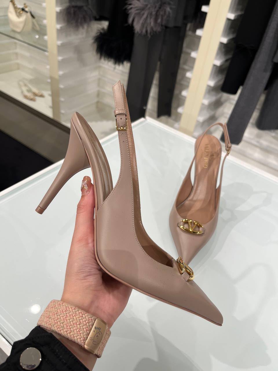 Garavani VLogo Signature Slingback Pump