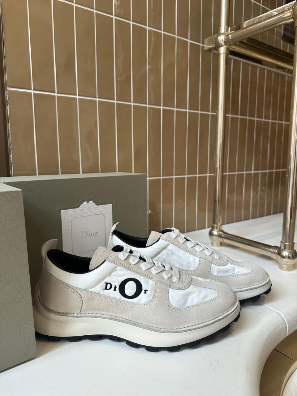 Vibe Sneaker