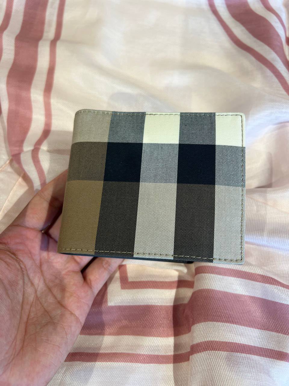 Check E-canvas Bifold Wallet