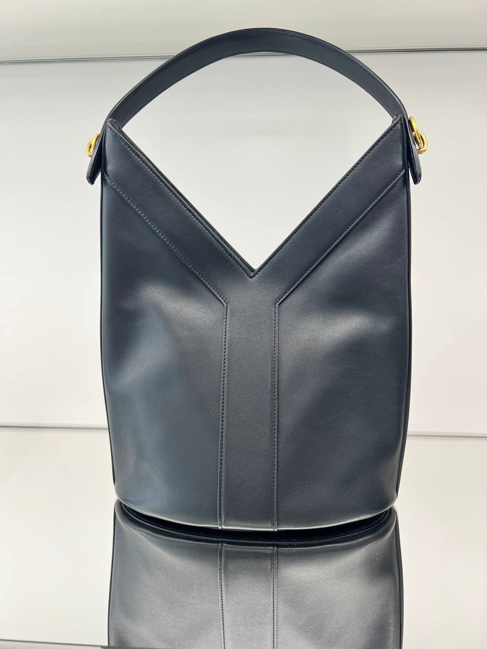 Le 5 à 7 Supple Hobo Bag