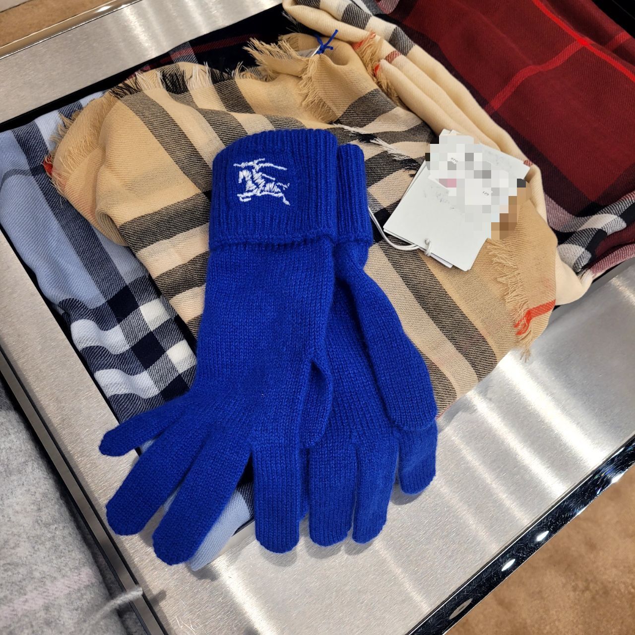 Equestrian Knight Design Wool Gloves